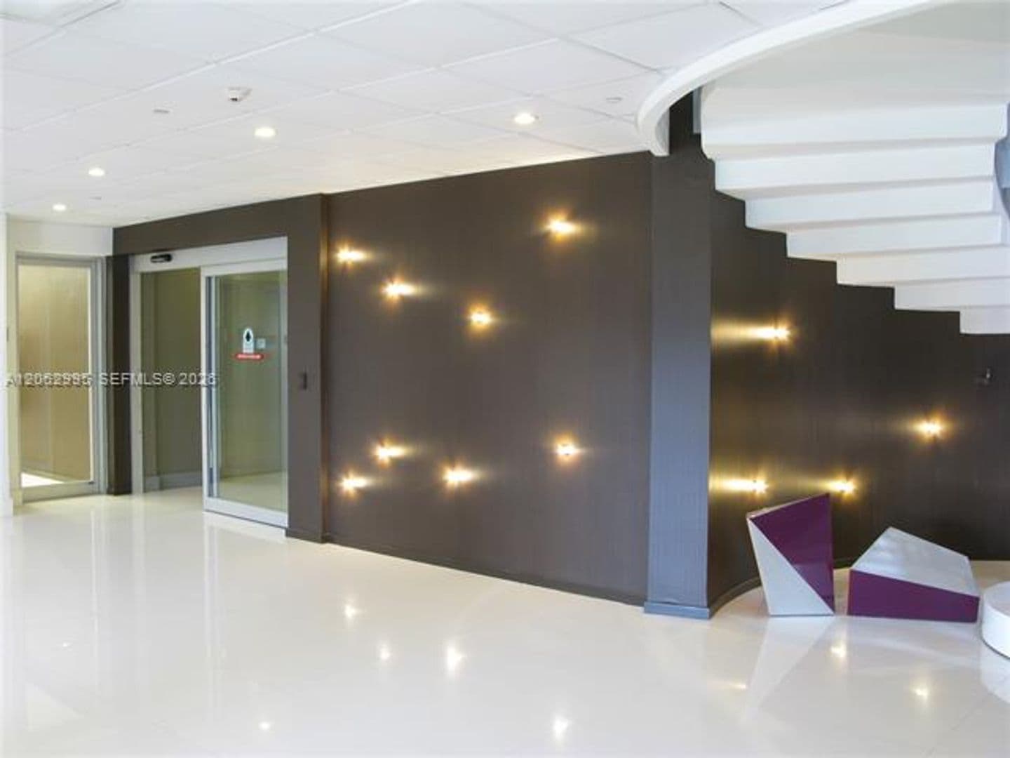 Miami Beach Condo: 5701 Collins Ave cu-919