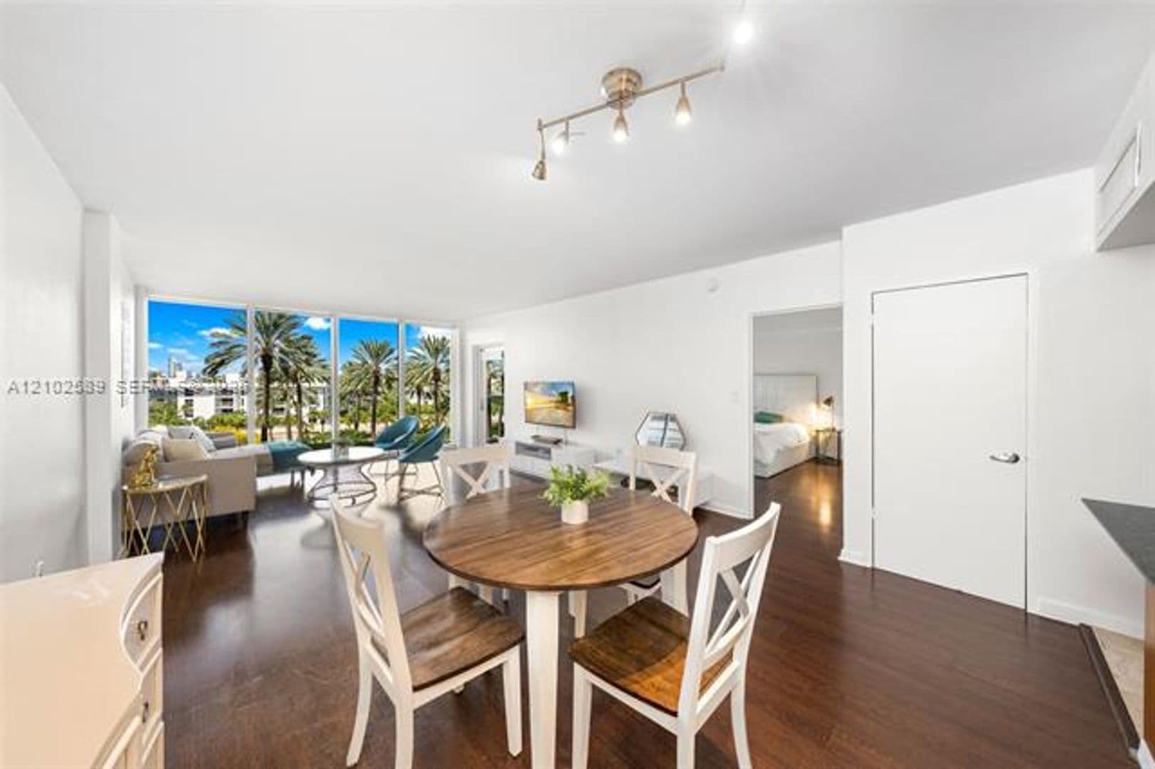 Bal Harbour Condo: 10275 Collins Ave cu-327