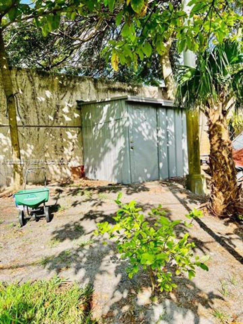 North Miami Beach House: 18320 NE 7th Ct # 18320