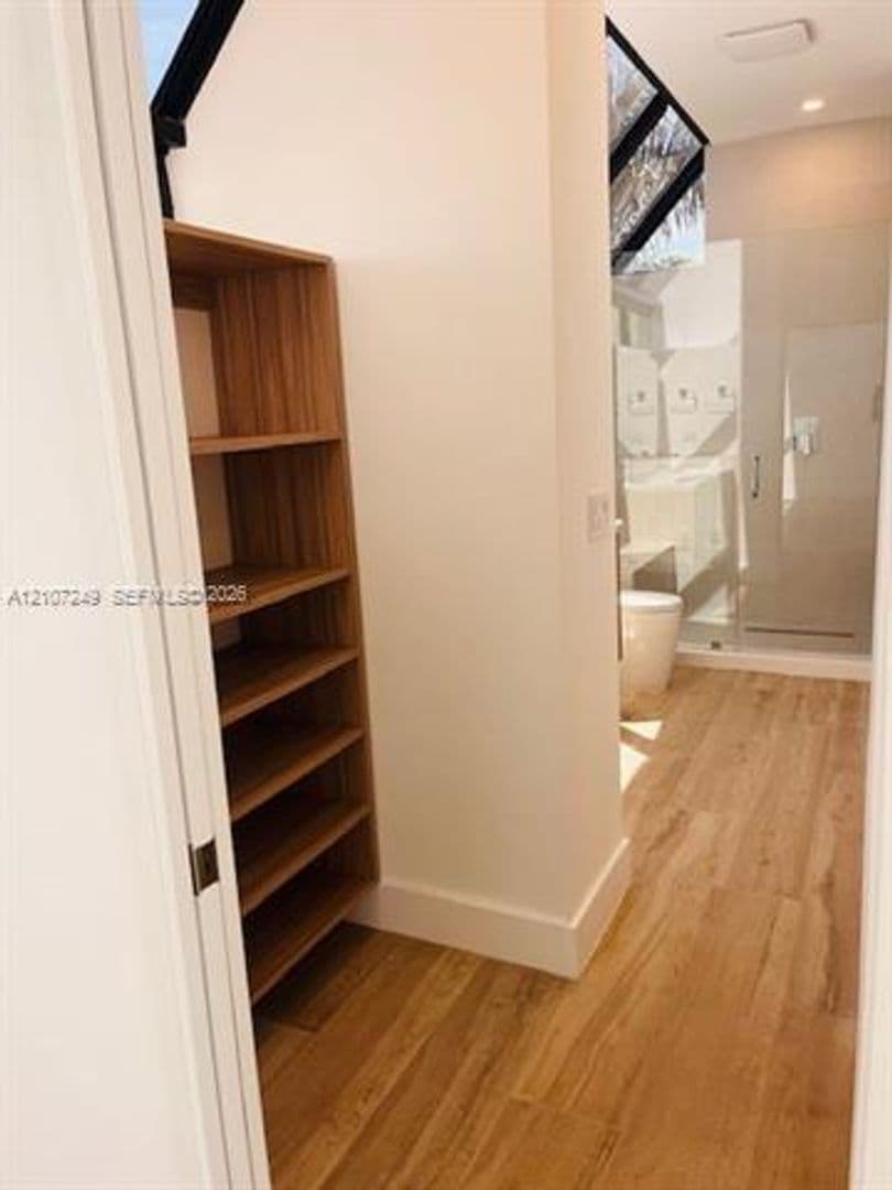 Key Biscayne House: 241 Harbor Dr # 241