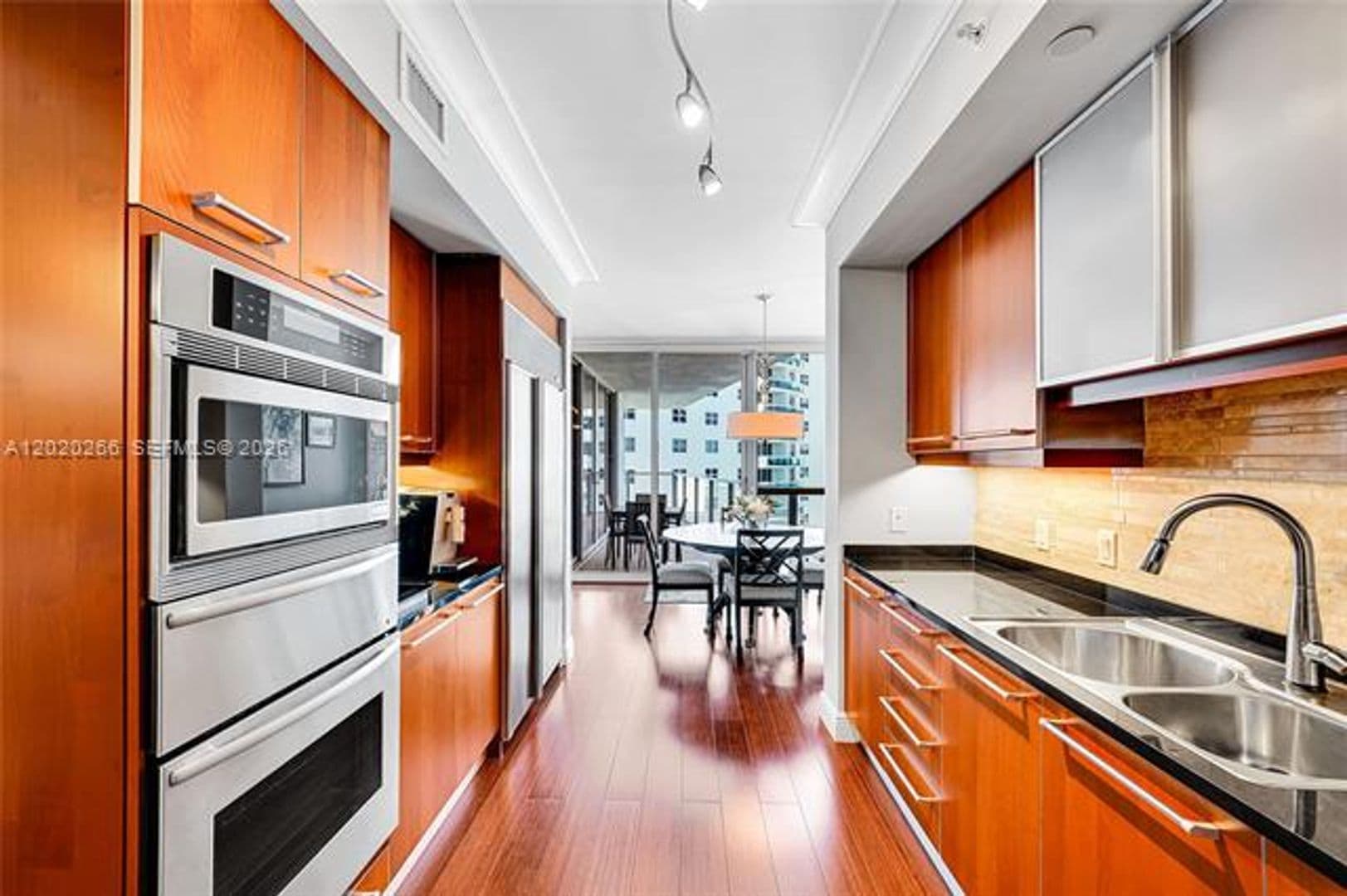 Hollywood Condo: 3101 S Ocean Dr cu-701