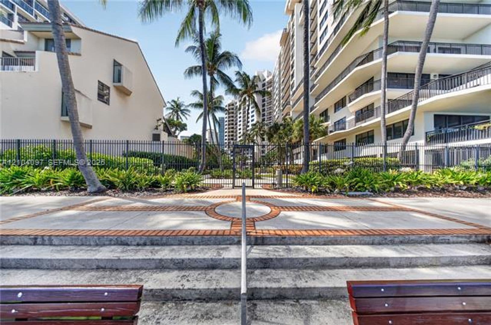 Miami Condo: 540 Brickell Key Dr cu-916