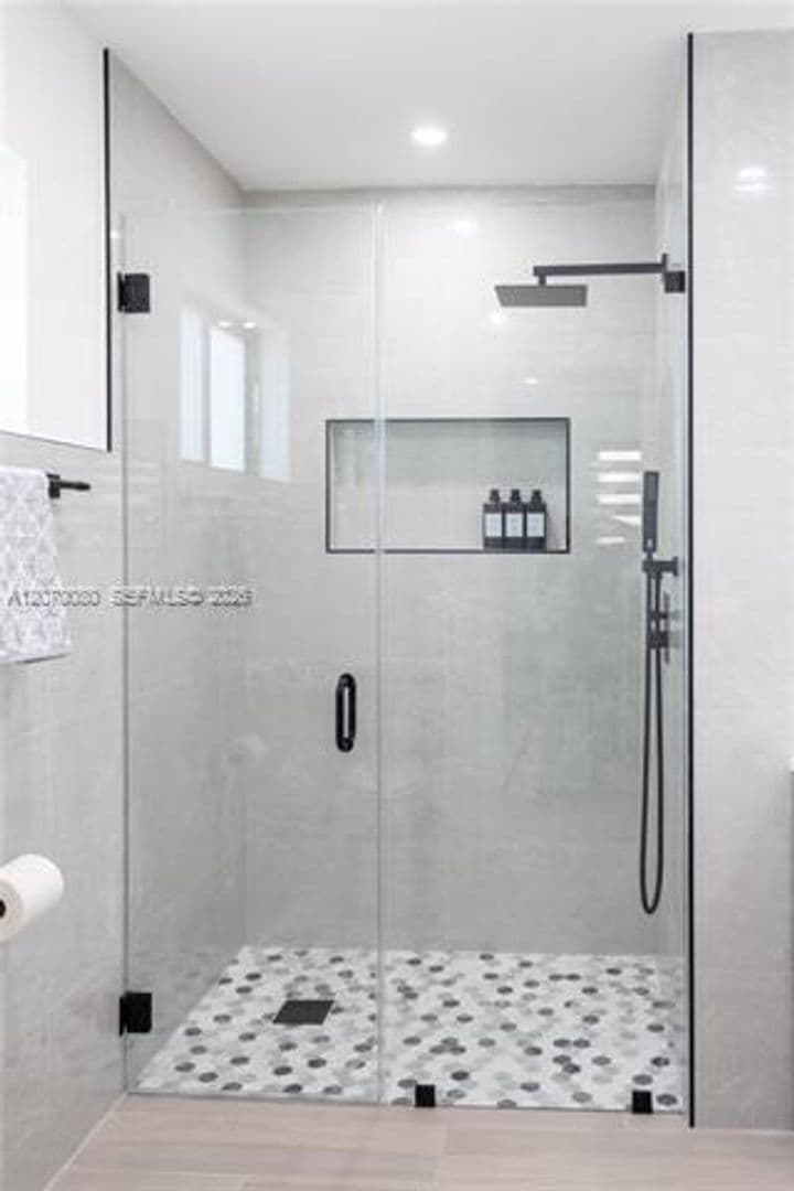 Hollywood House: 4010 Johnson St # 4010