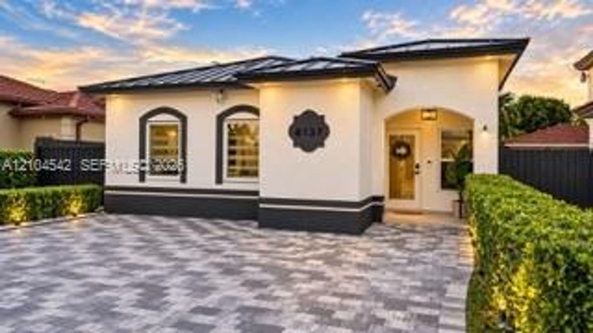 Hialeah House: 8137 NW 199th Ter # 8137