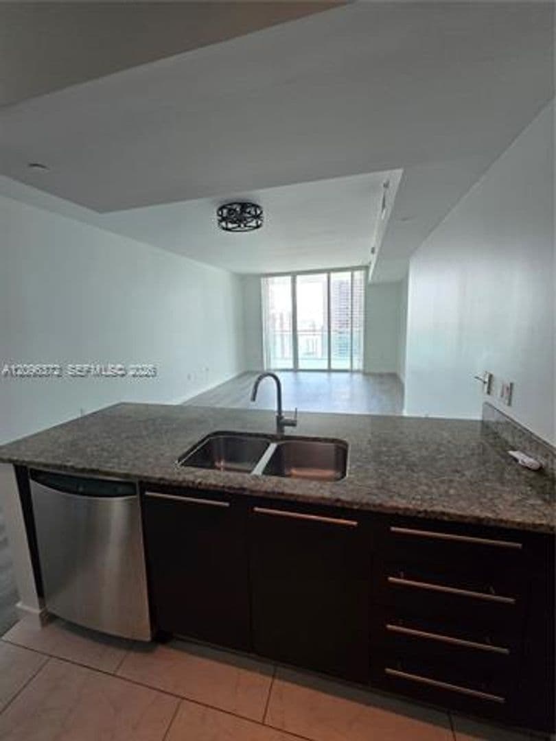 Miami Condo: 950 Brickell Bay Dr cu-3300