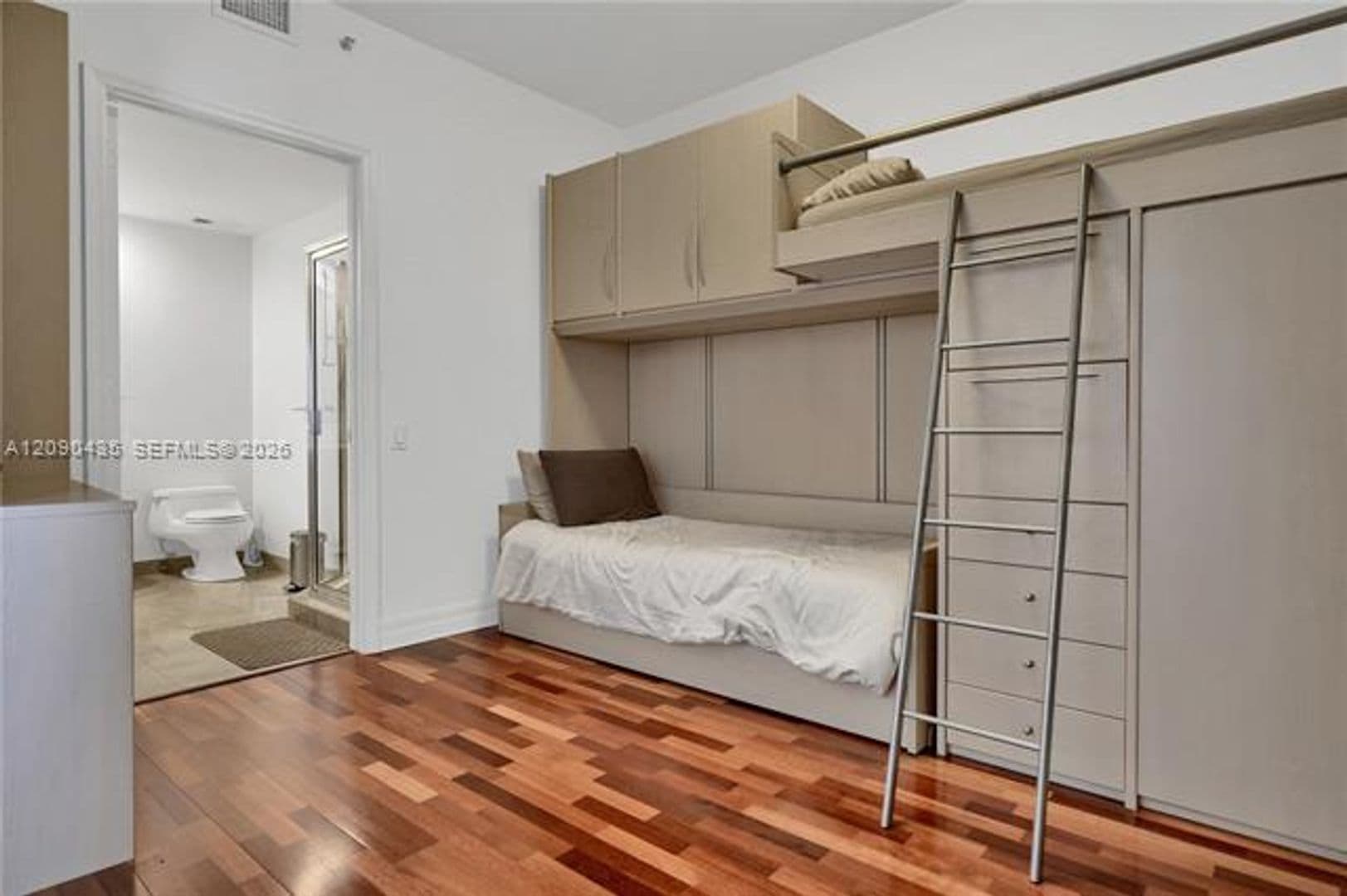 Miami Condo: 808 Brickell Key Dr cu-2506