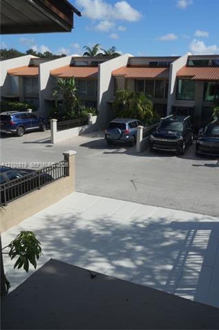 Plantation Townhome: 701 E Coco Plum Cir th 8