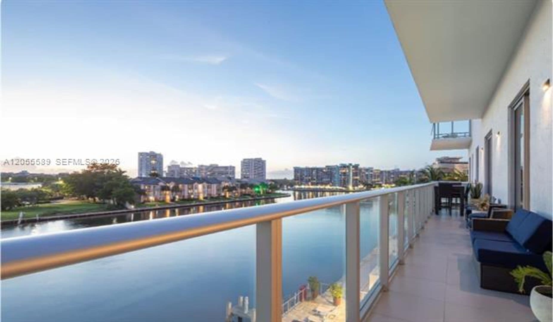 Hollywood Condo: 4010 S Ocean Dr cu-R304