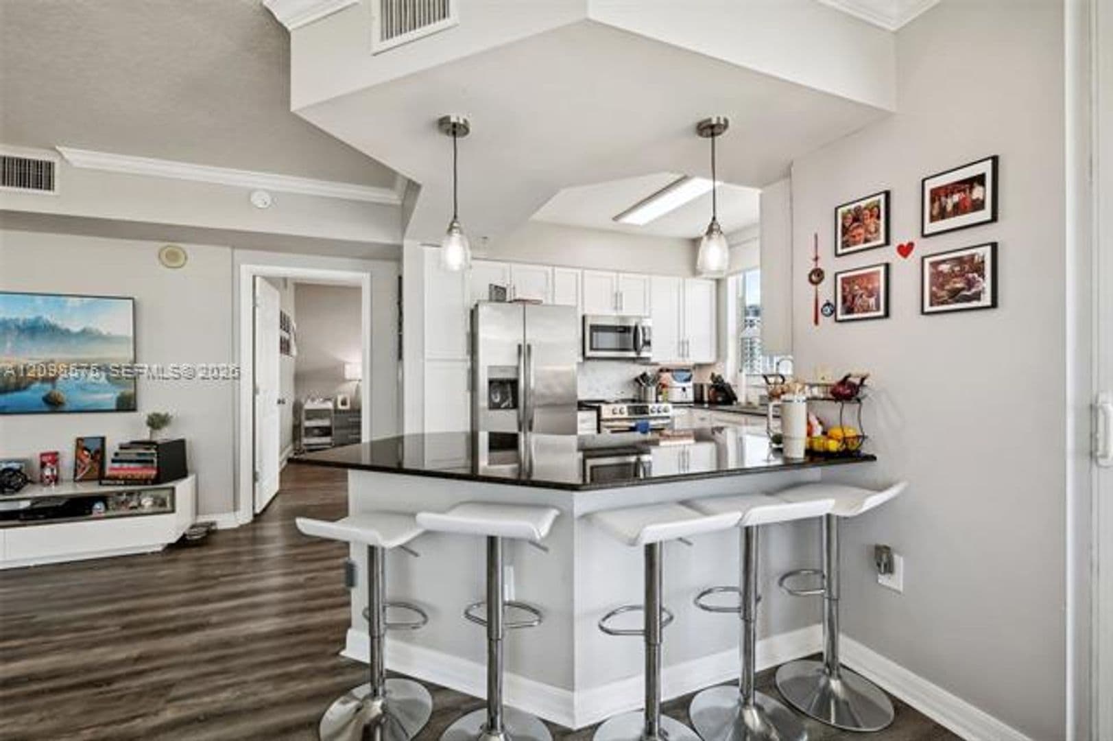 Miami Condo: 2000 N Bayshore Dr cu-1401