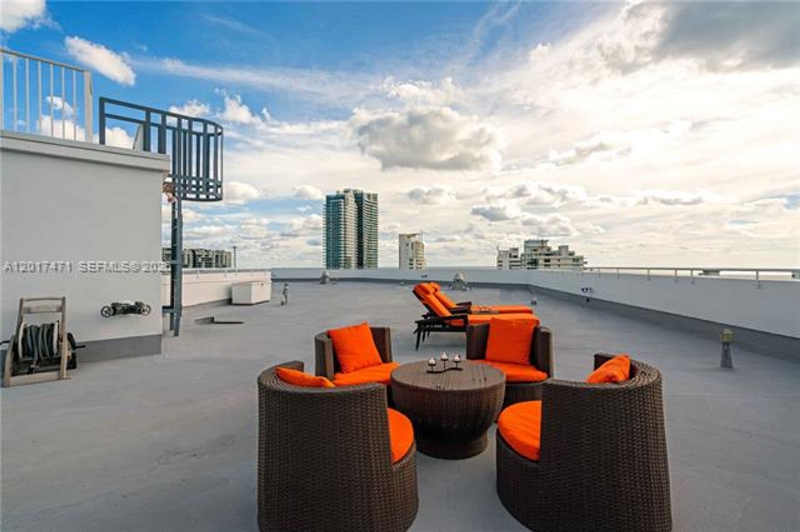 Miami Beach Condo: 1881 Washington Ave cu-PHG