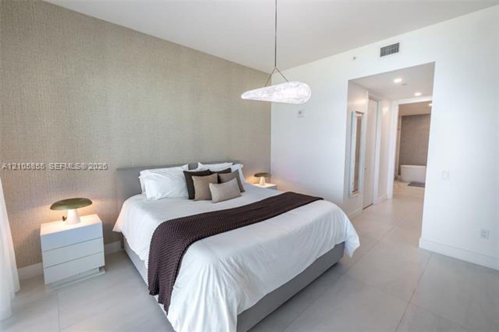 Sunny Isles Beach Condo: 17550 Collins Ave cu-703