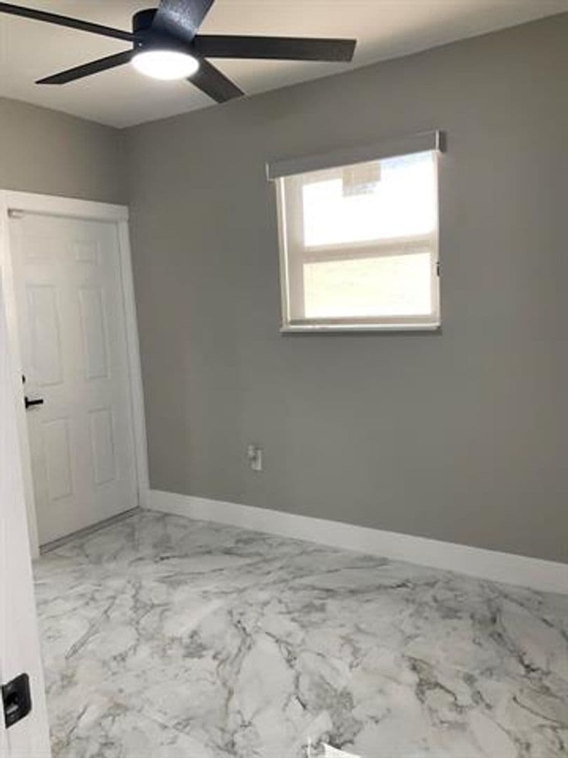 Hollywood House: 5540 Mayo St # 5540