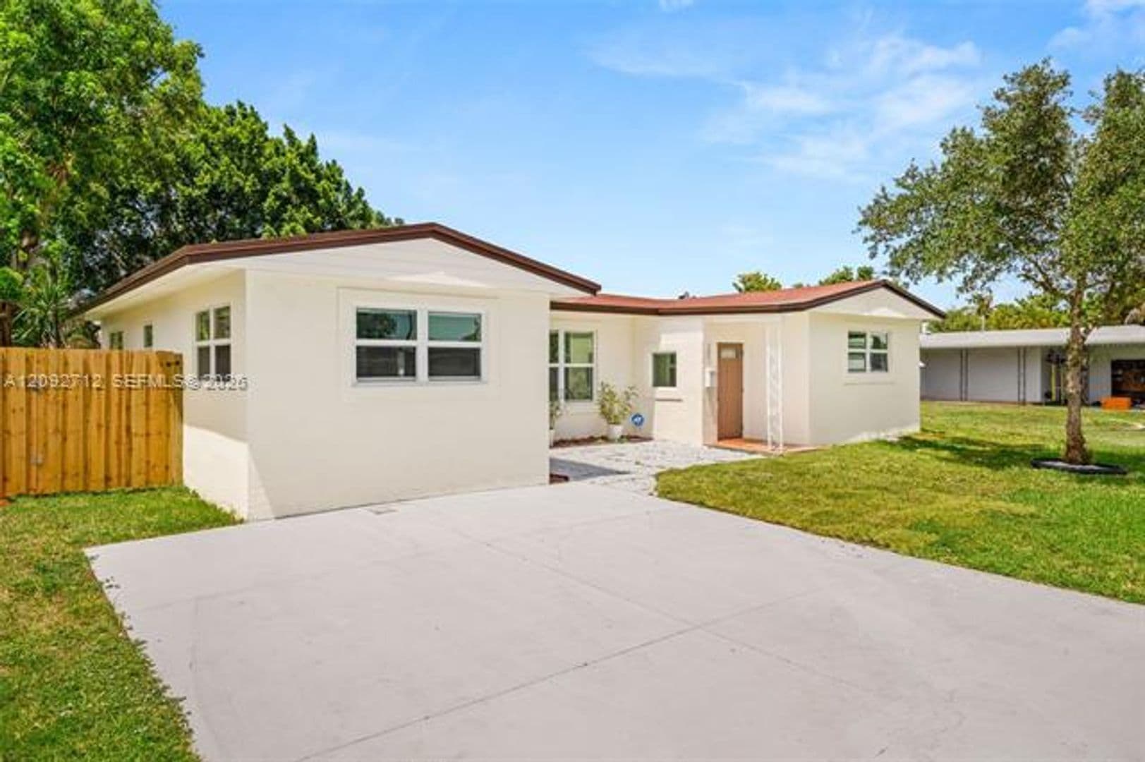 Hollywood House: 2819 Cleveland St # 2819