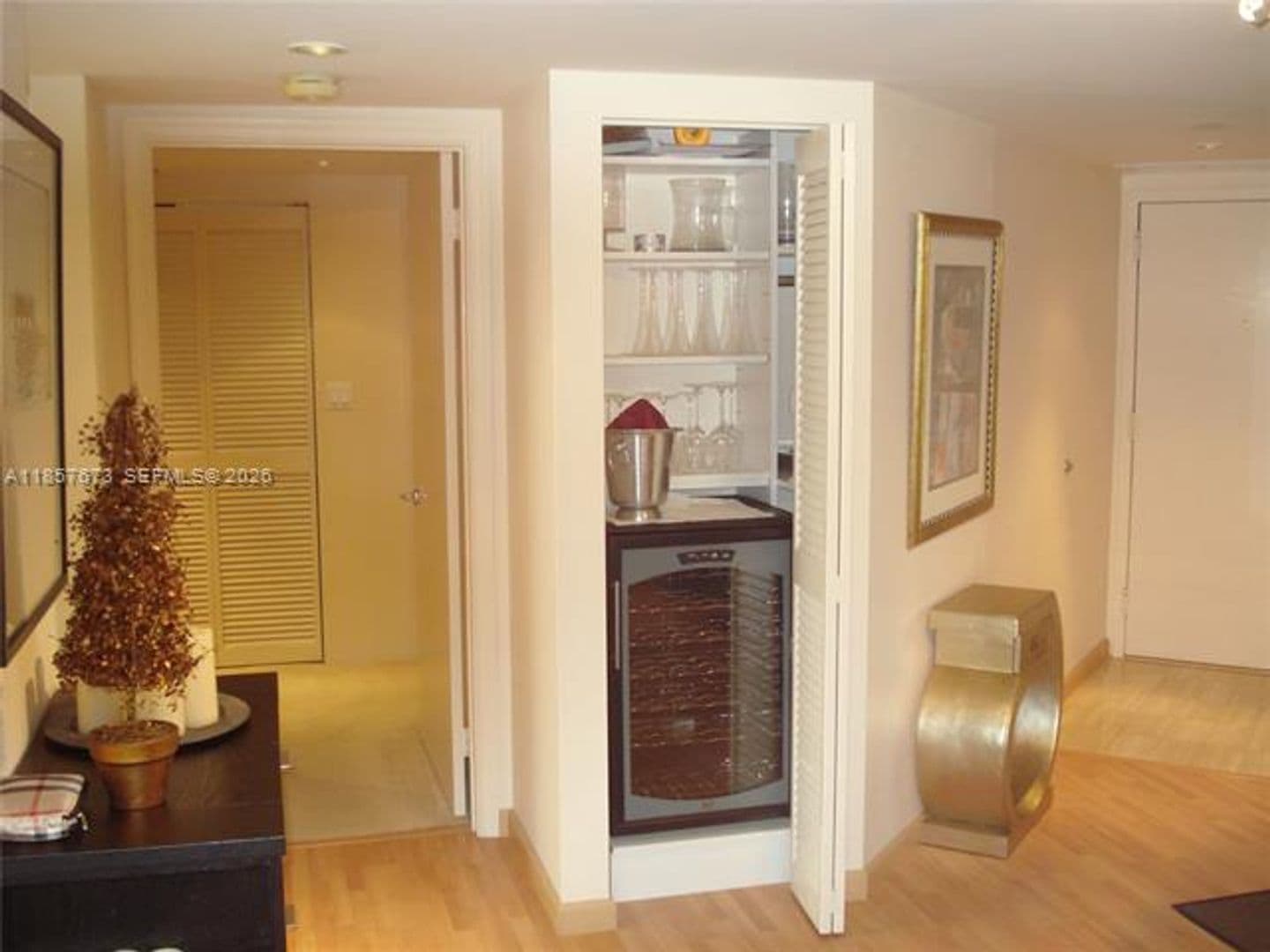 Aventura Condo: 3600 Yacht Club Dr cu-1503