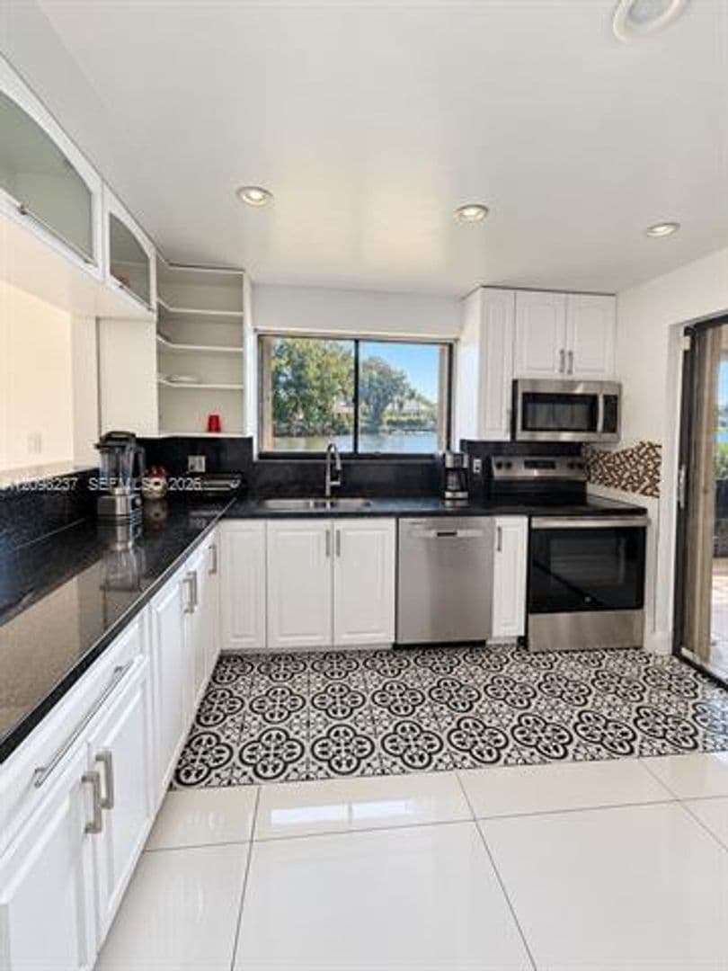 Plantation Condo: 232 Wimbledon Lake Dr cu-232