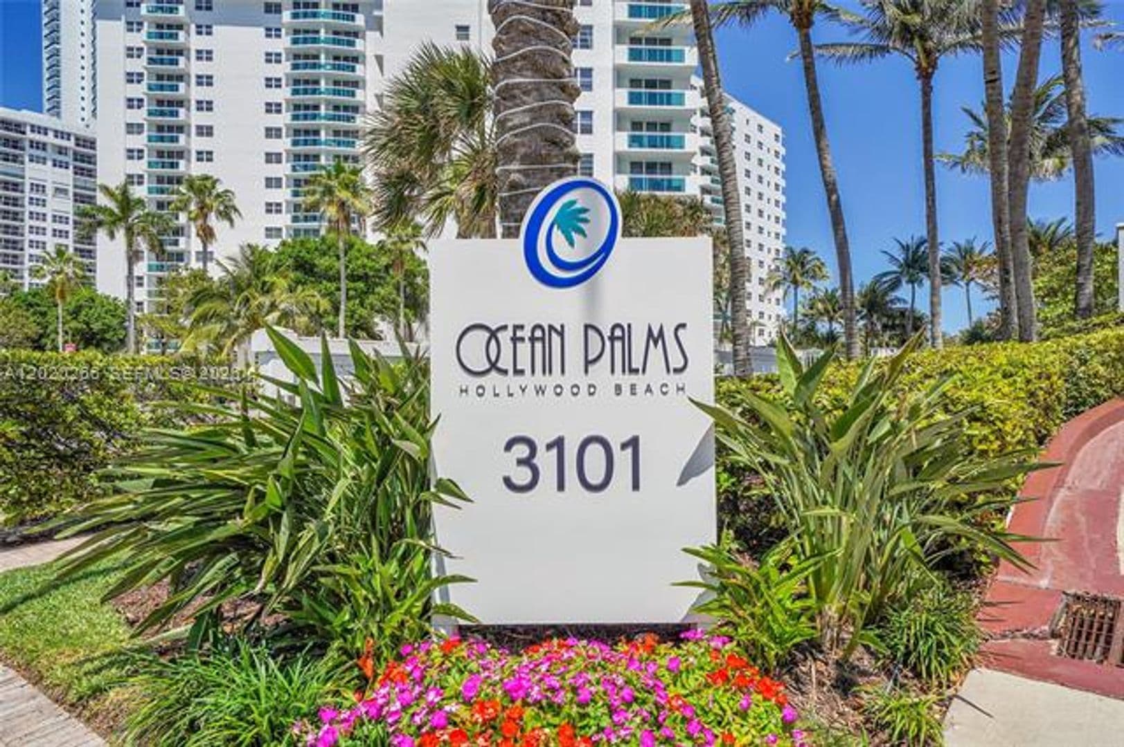Hollywood Condo: 3101 S Ocean Dr cu-701
