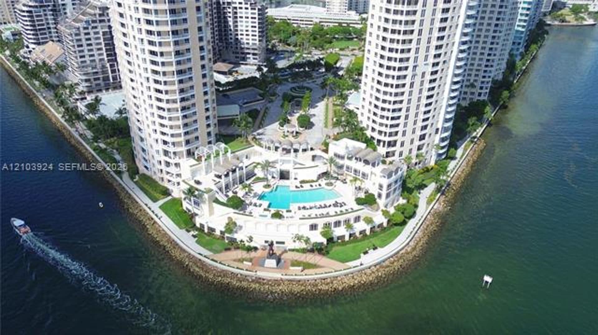 Miami Condo: 848 Brickell Key Dr cu-306