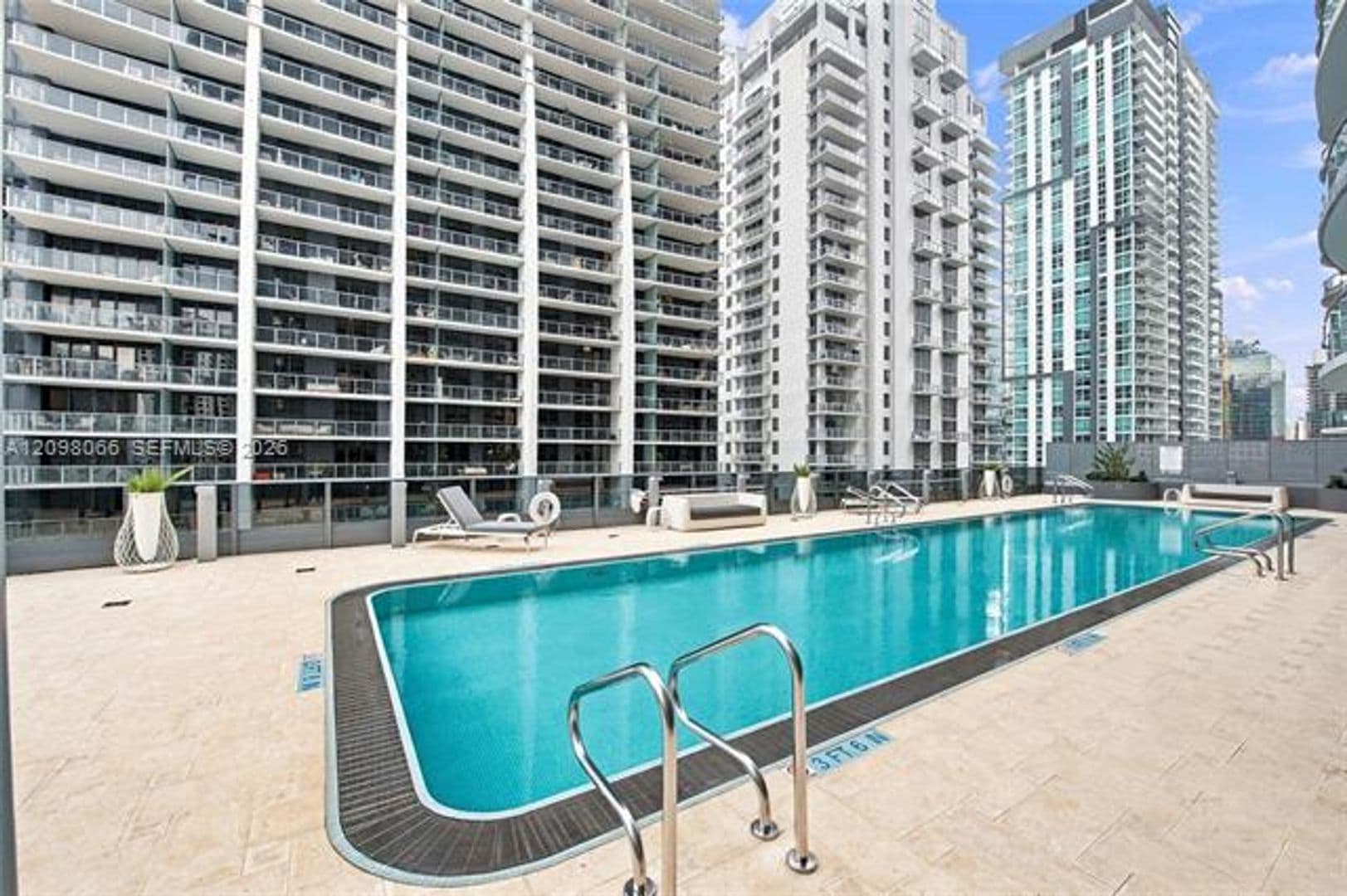 Miami Condo: 1000 Brickell Plz cu-3401