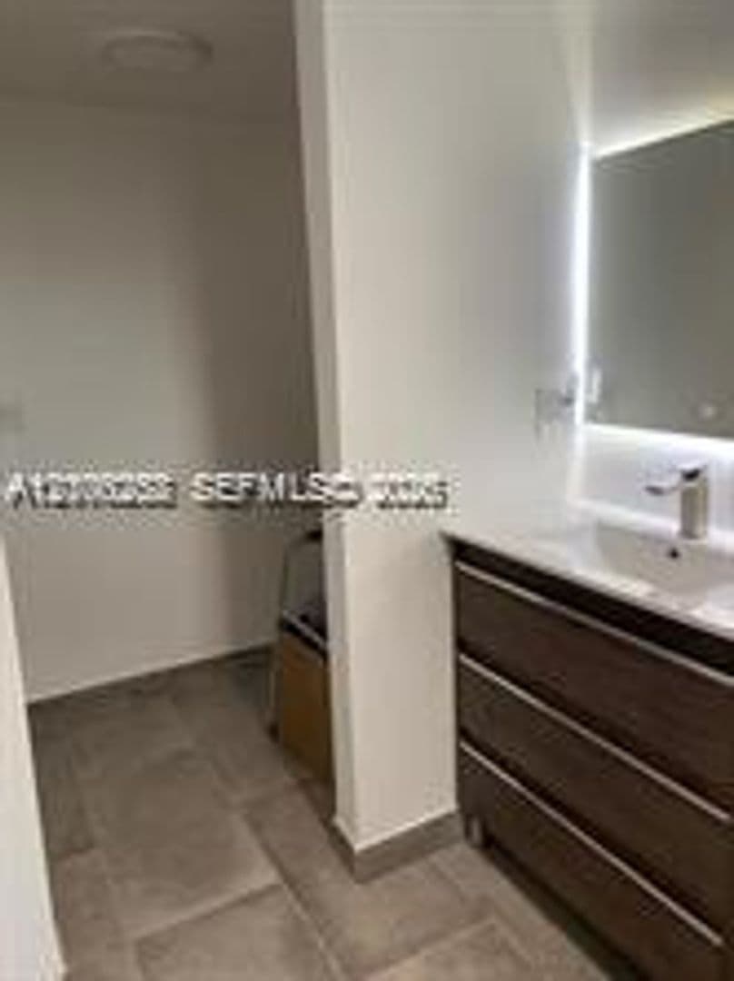 Hollywood Condo: 2201 S Ocean Dr cu-1507