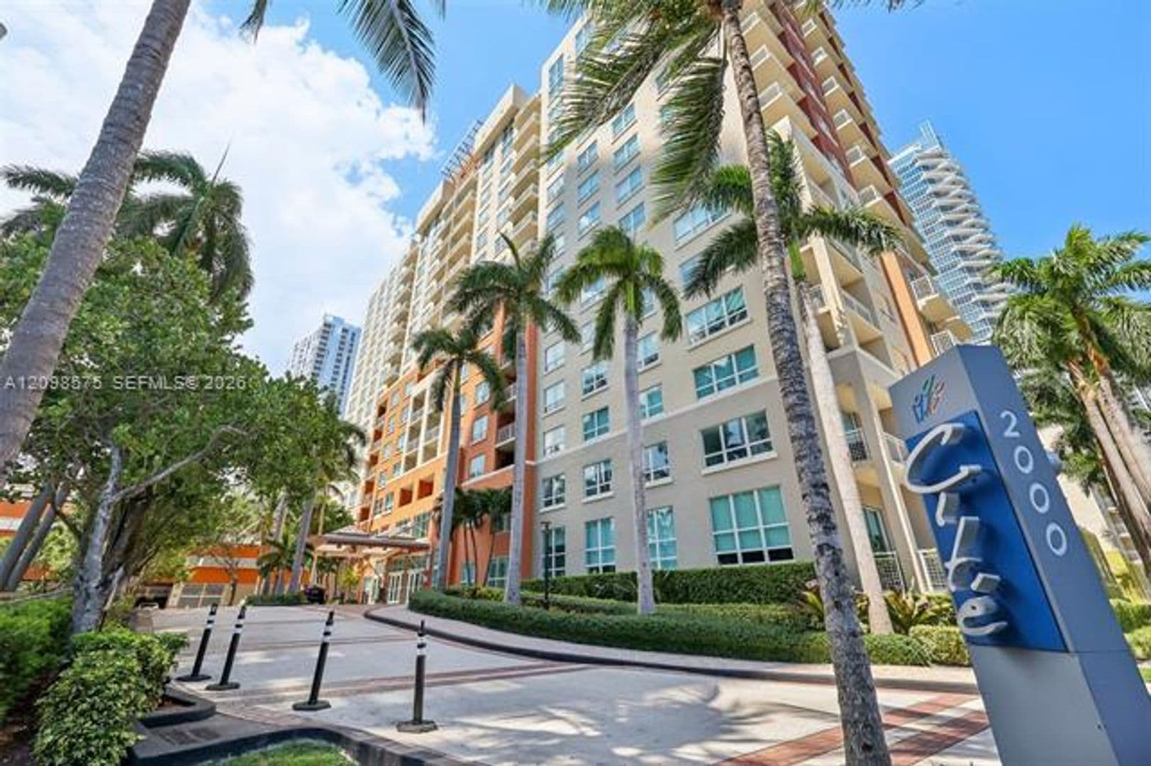 Miami Condo: 2000 N Bayshore Dr cu-1401