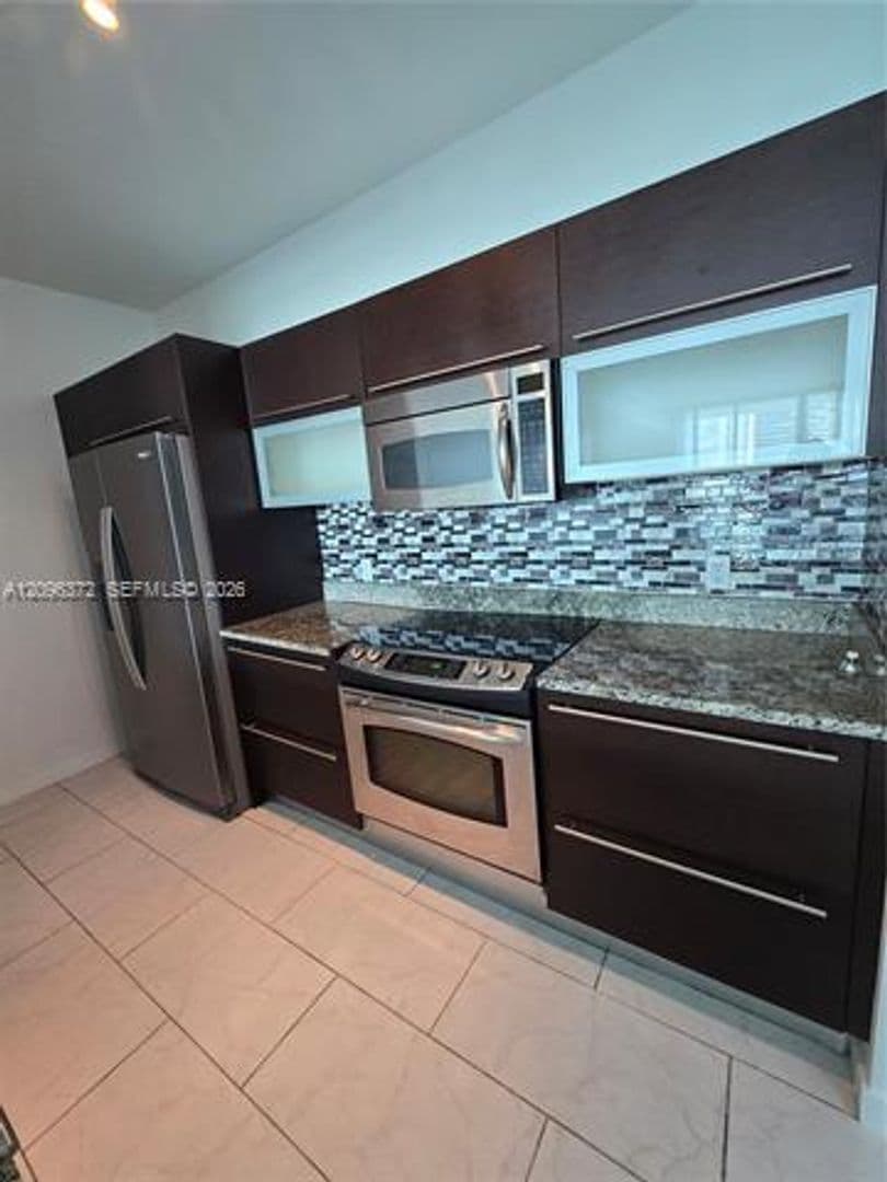 Miami Condo: 950 Brickell Bay Dr cu-3300