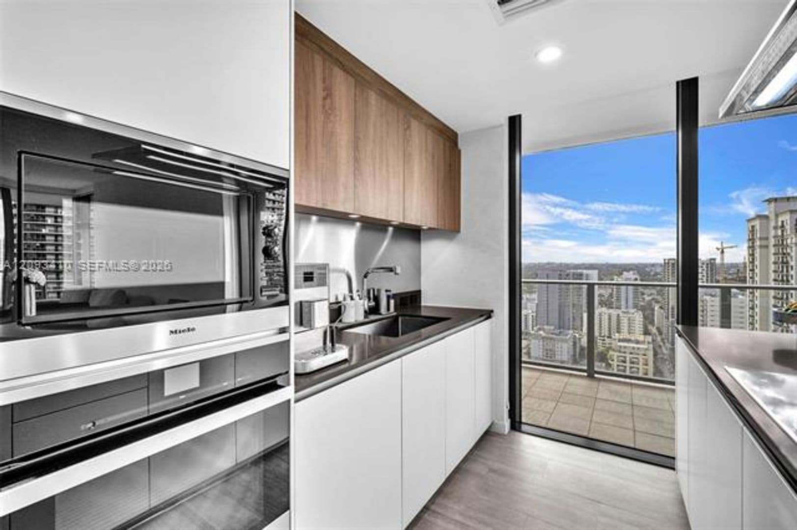 Miami Condo: 1000 Brickell Plz cu-3112
