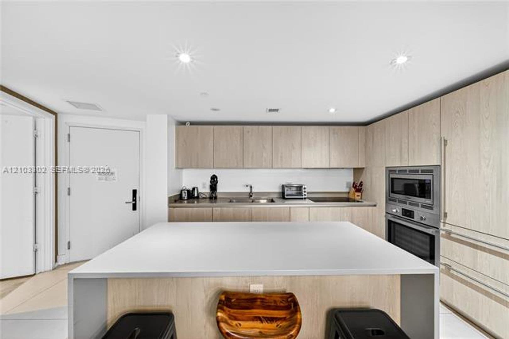 Hollywood Condo: 4111 S Ocean Dr cu-3703