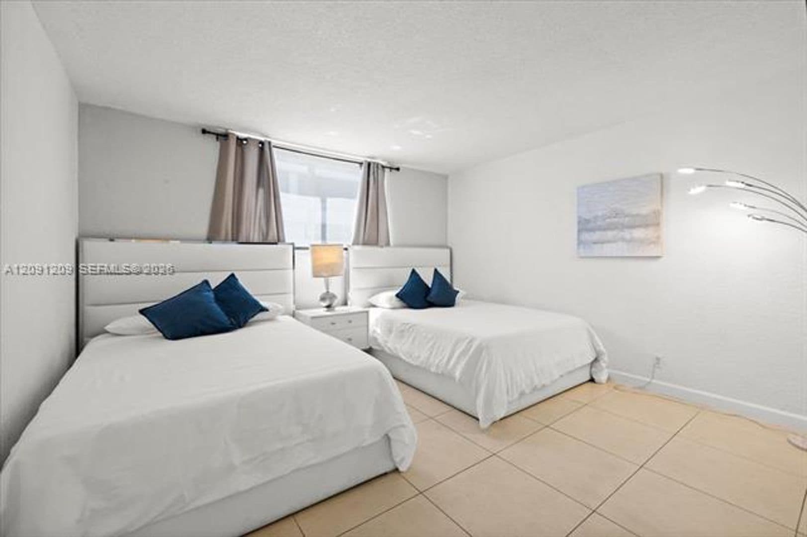 Hollywood Condo: 4001 S Ocean Dr cu-10R