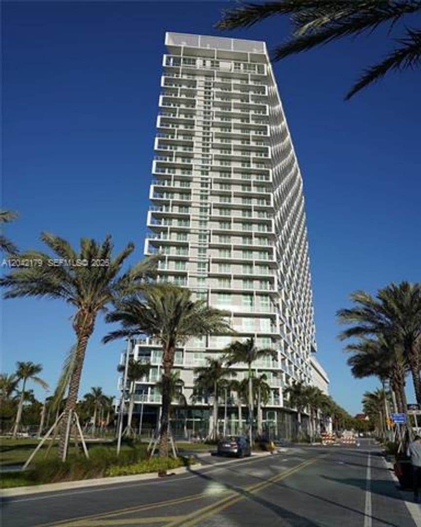 Sunrise Condo: 2000 Metropica Way cu-616