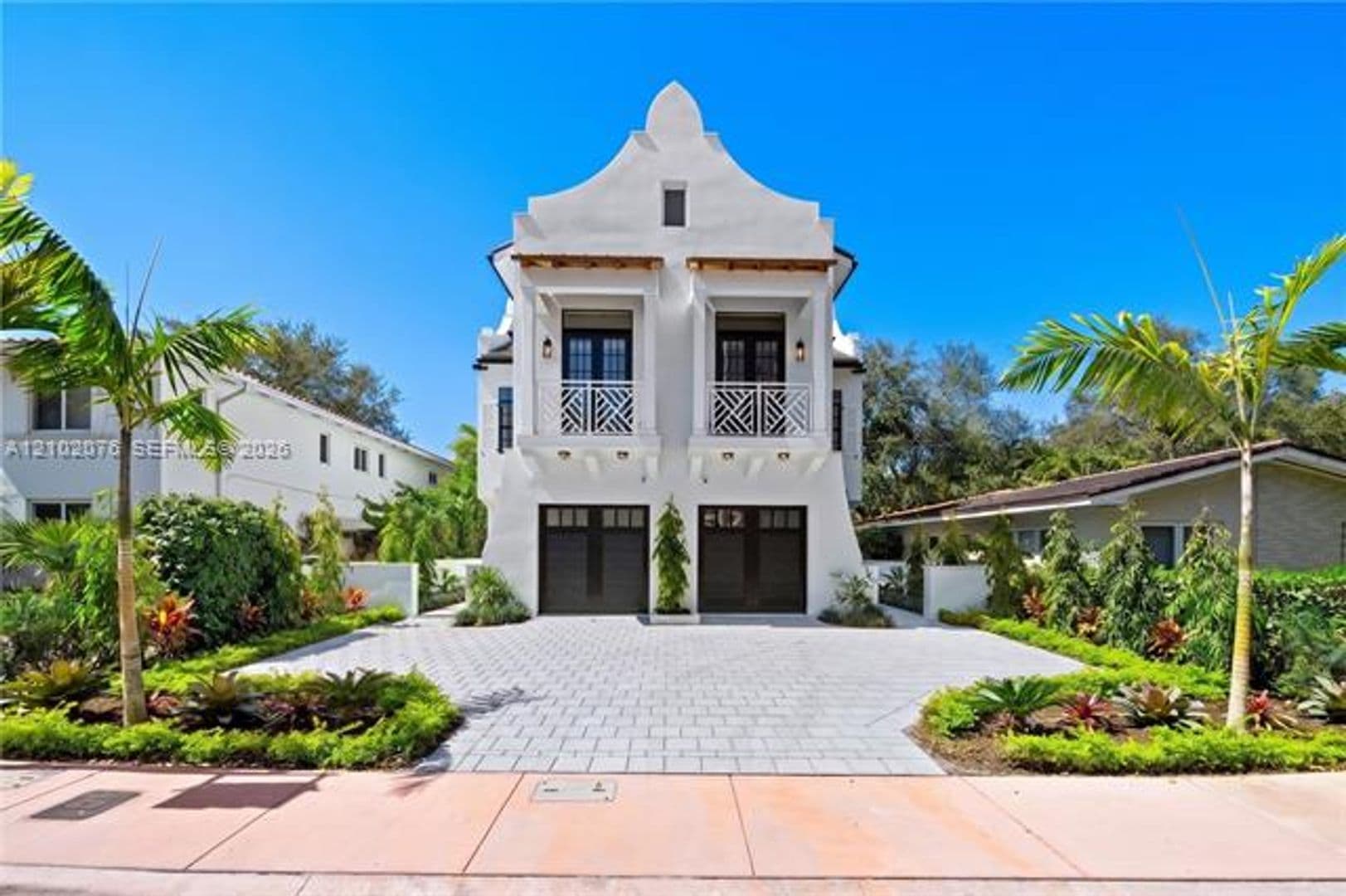 Coral Gables Townhome: 2710 Le Jeune Rd th 2710
