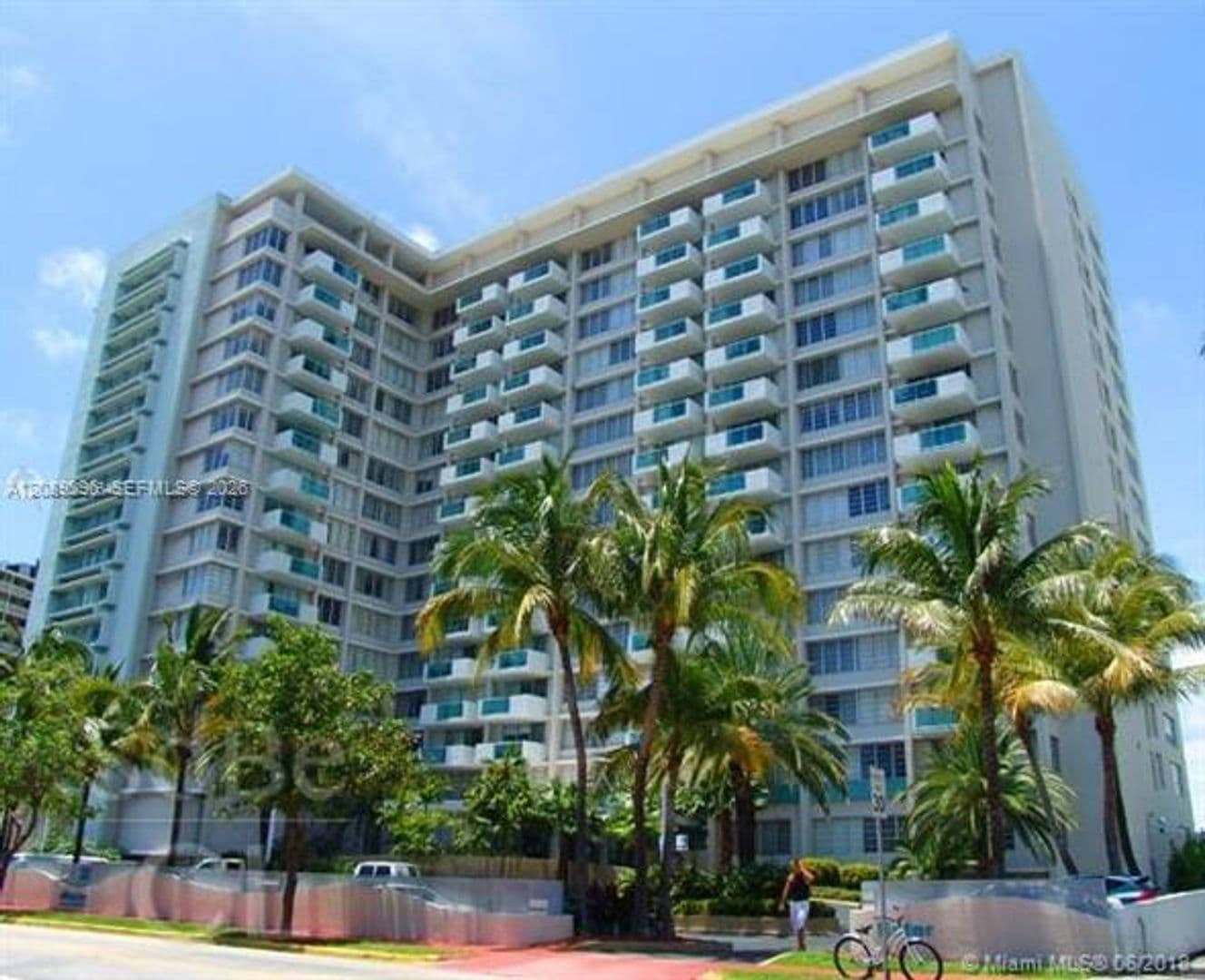 Miami Beach House: 1200 West Ave cu-830