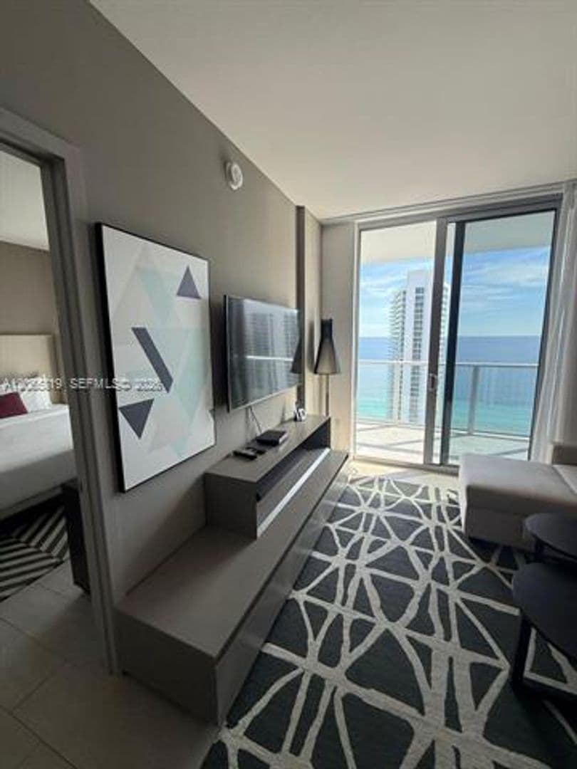 Hollywood Condo: 4010 S Ocean Dr cu-T3507