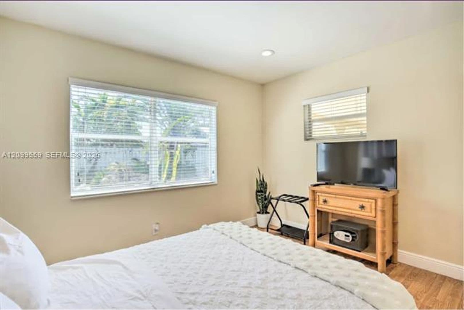 Wilton Manors House: 1909 NE 26th Dr # 0