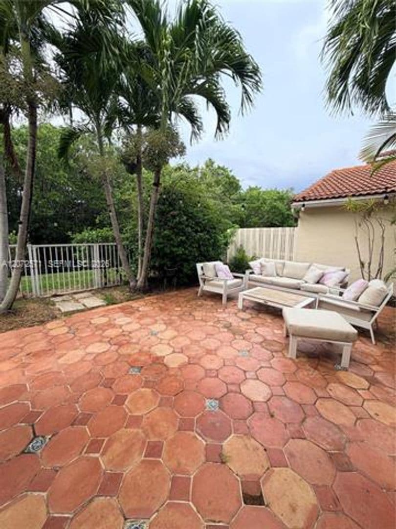 Hollywood House: 1480 Sweetbay Way # 1480