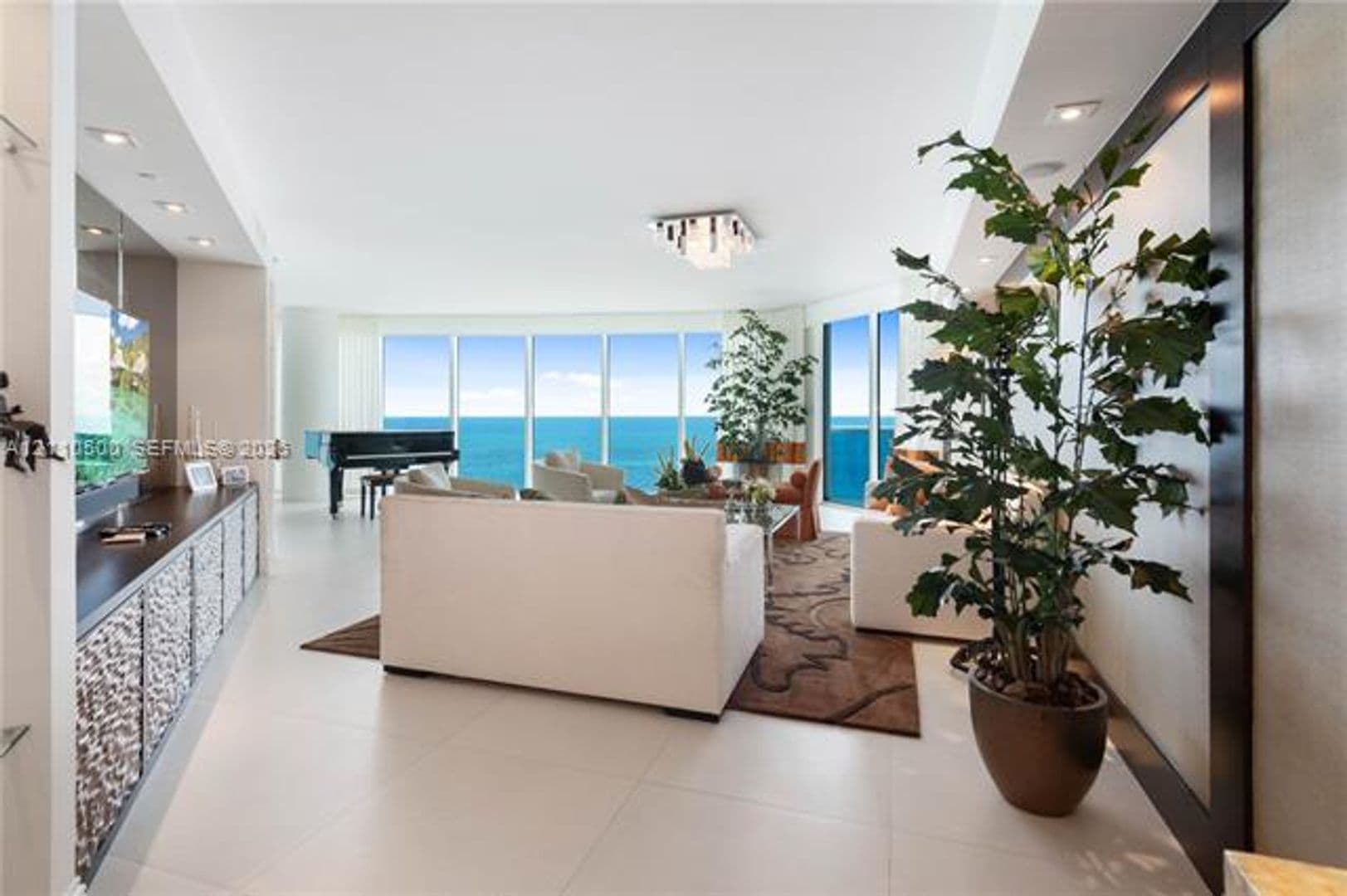 Hollywood Condo: 2711 S Ocean Dr cu-2205