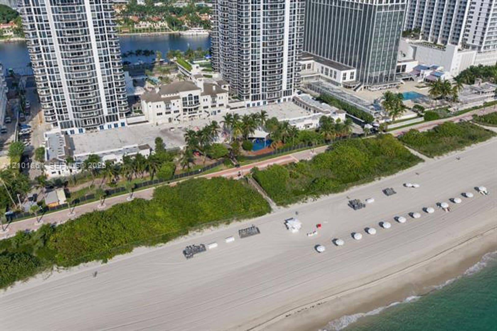 Miami Beach Condo: 4779 Collins Ave cu-1908