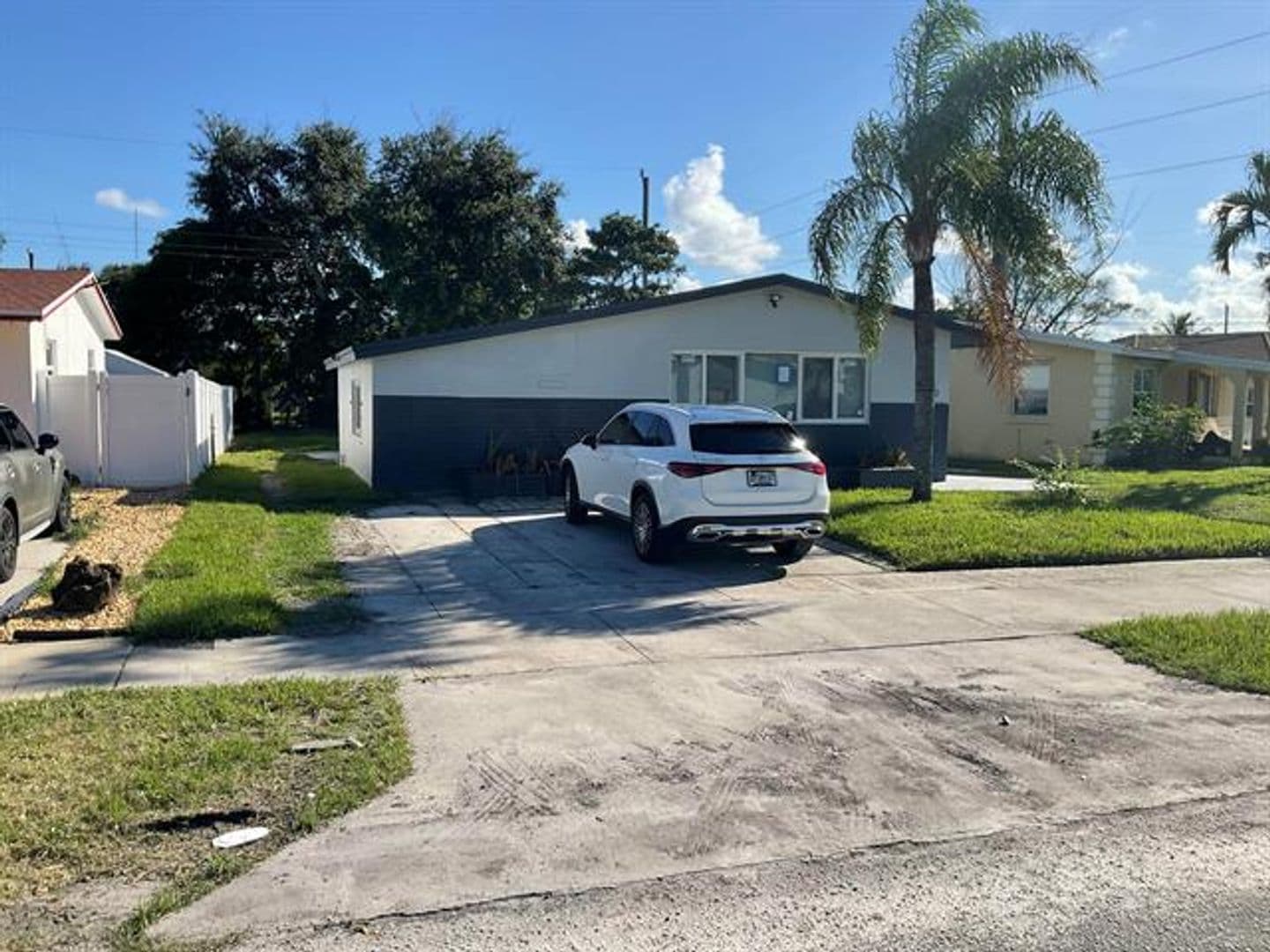 Hollywood House: 5540 Mayo St # 5540