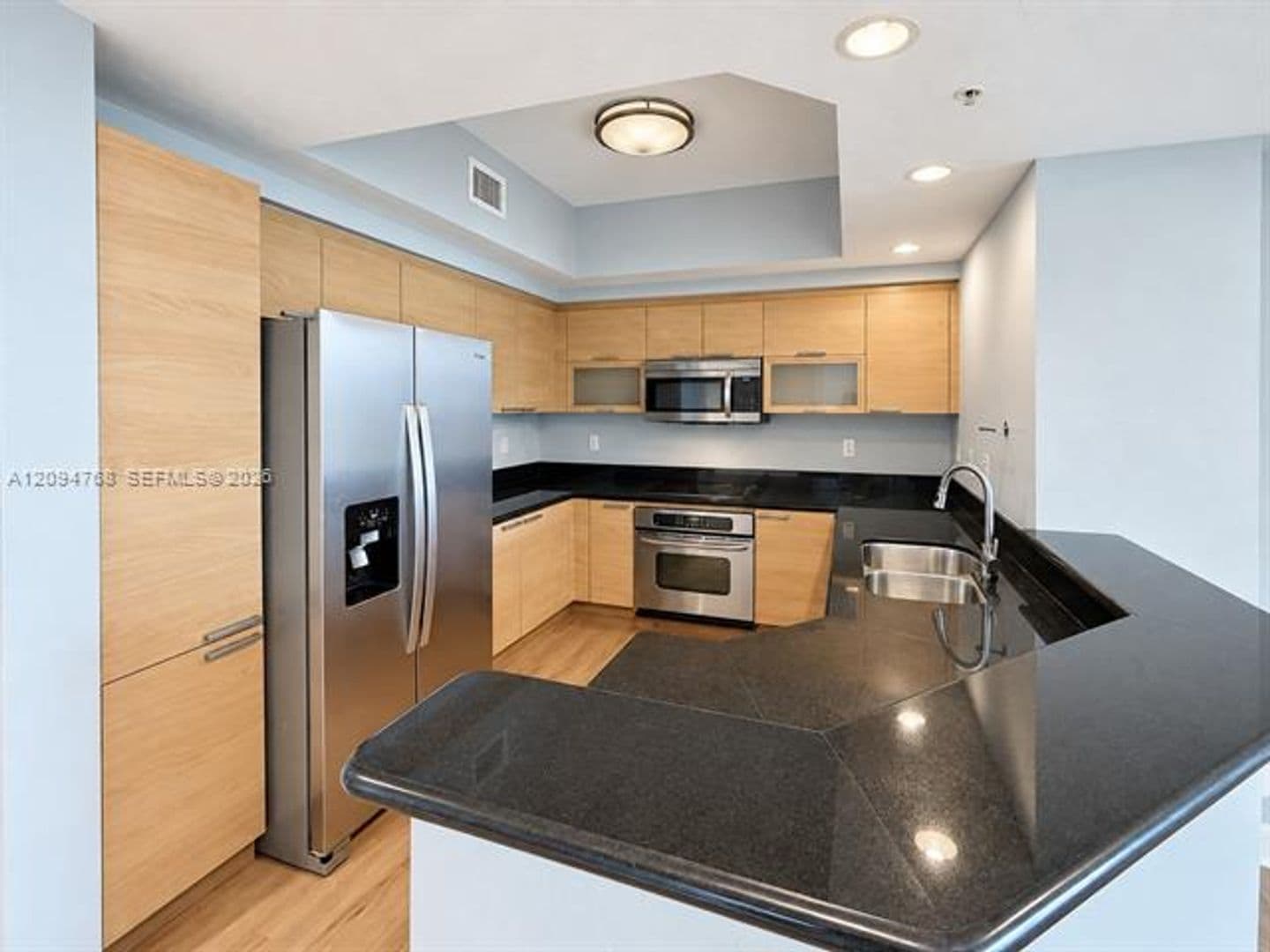 North Miami Condo: 14951 Royal Oaks Ln cu-1804