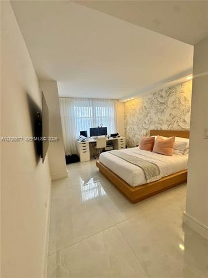 Miami Beach Condo: 6039 Collins Ave cu-715