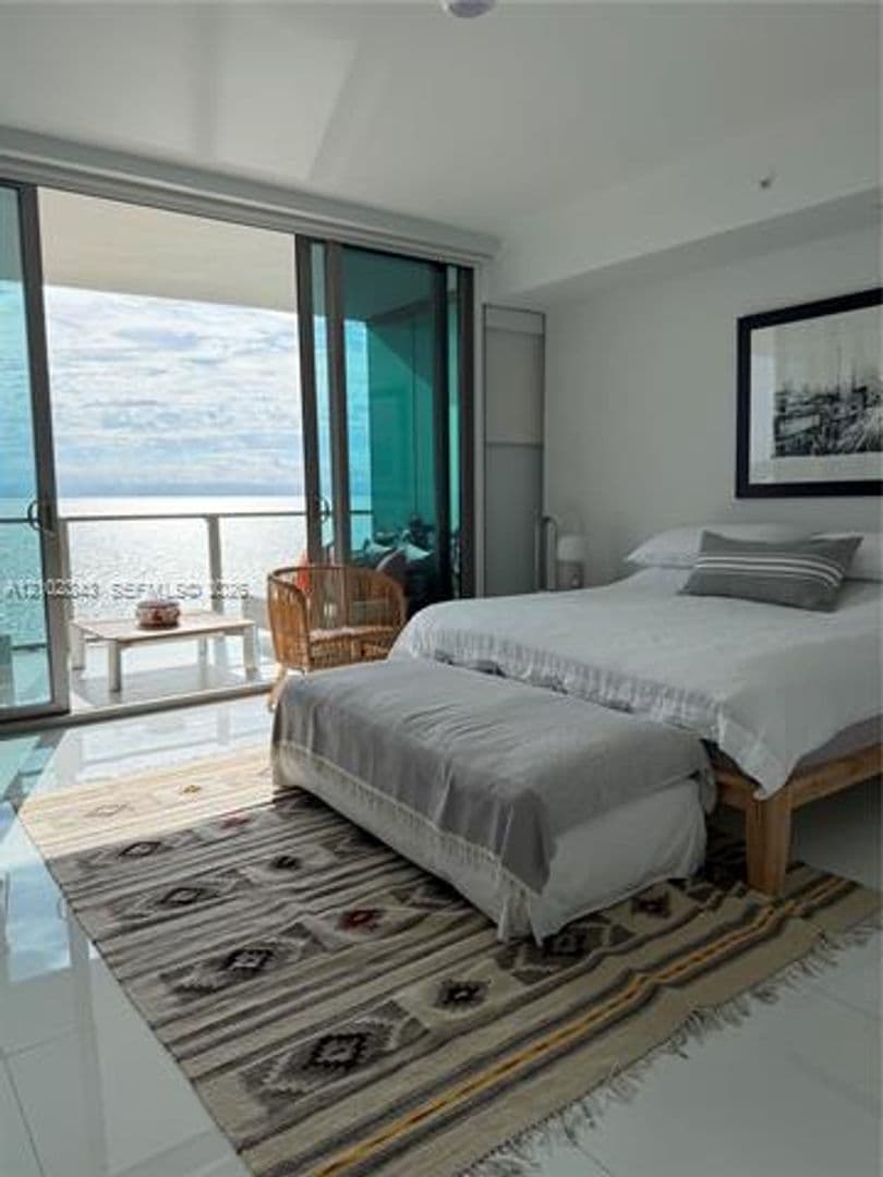 Key Biscayne Condo: 350 Ocean Dr cu-704N