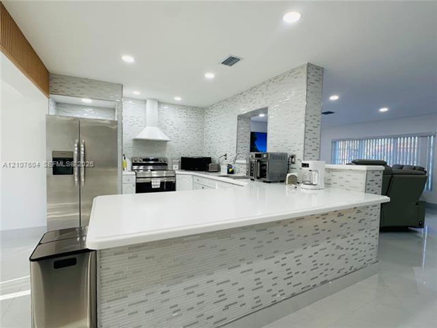 Hollywood House: 120 S 56th Ave # 120