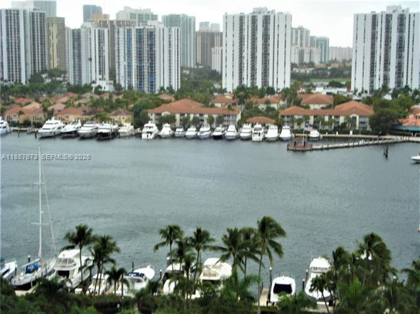 Aventura Condo: 3600 Yacht Club Dr cu-1503