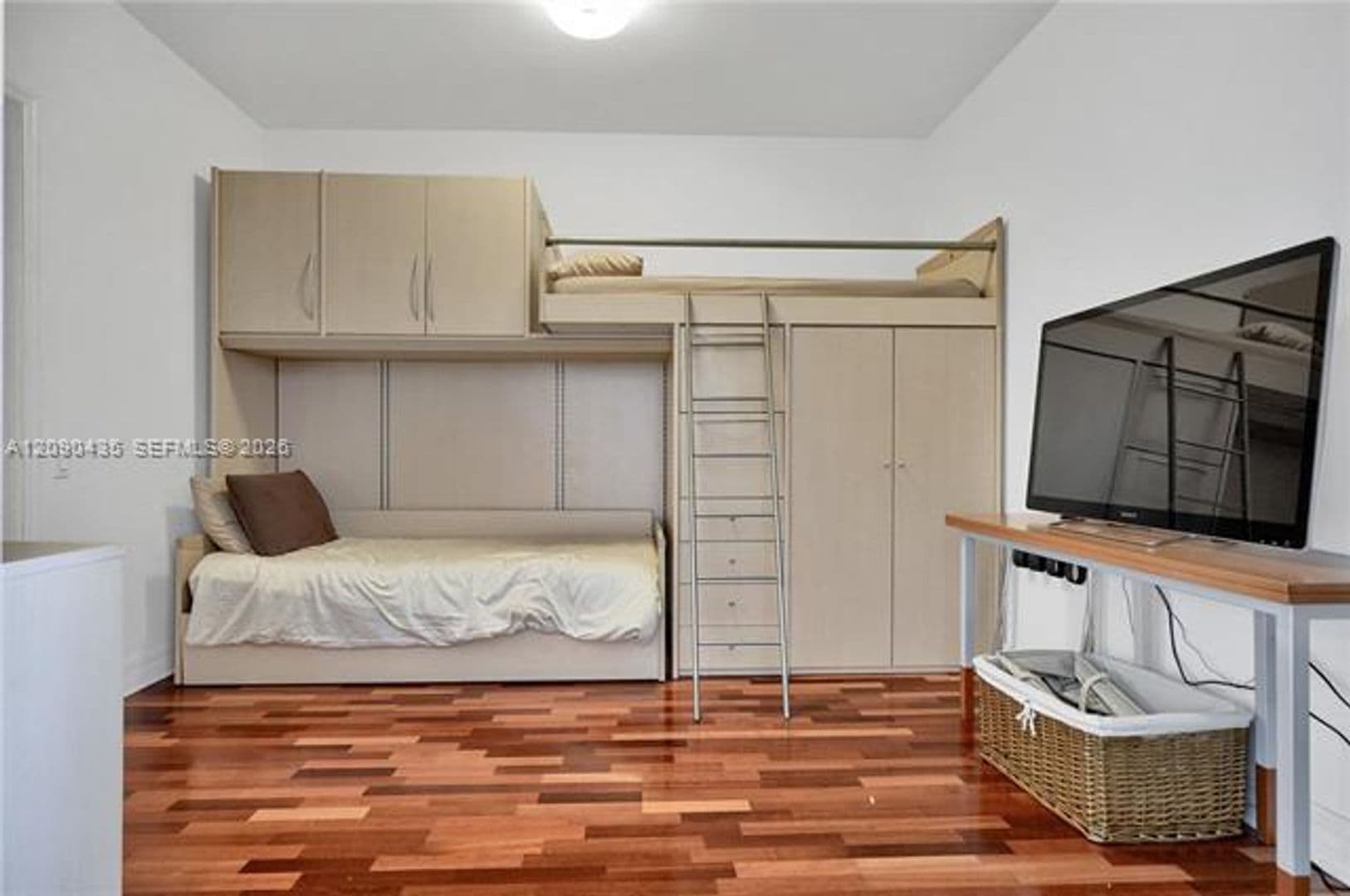 Miami Condo: 808 Brickell Key Dr cu-2506