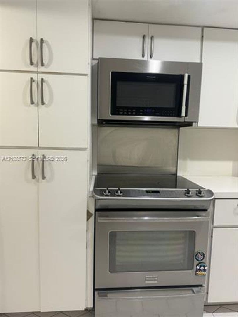 Miami Beach Condo: 5701 Collins Ave cu-301