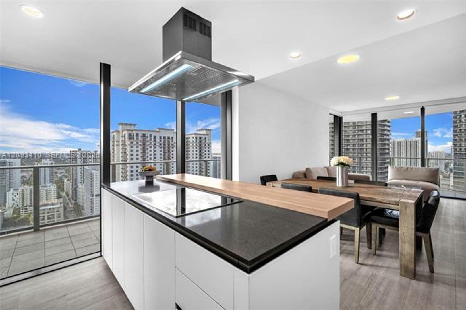 Miami Condo: 1000 Brickell Plz cu-3112