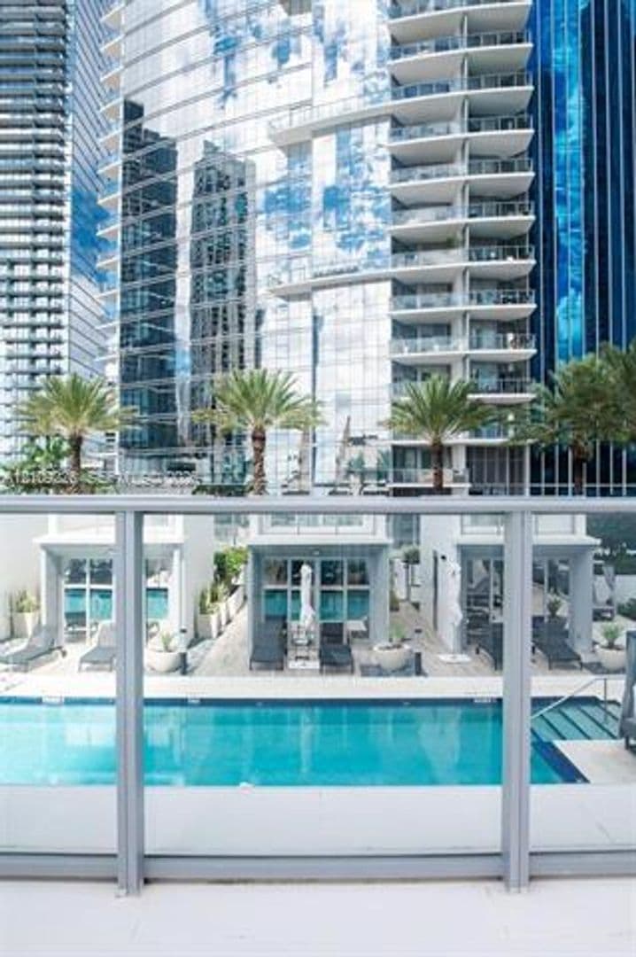 Miami Condo: 851 NE 1st Ave cu-1811