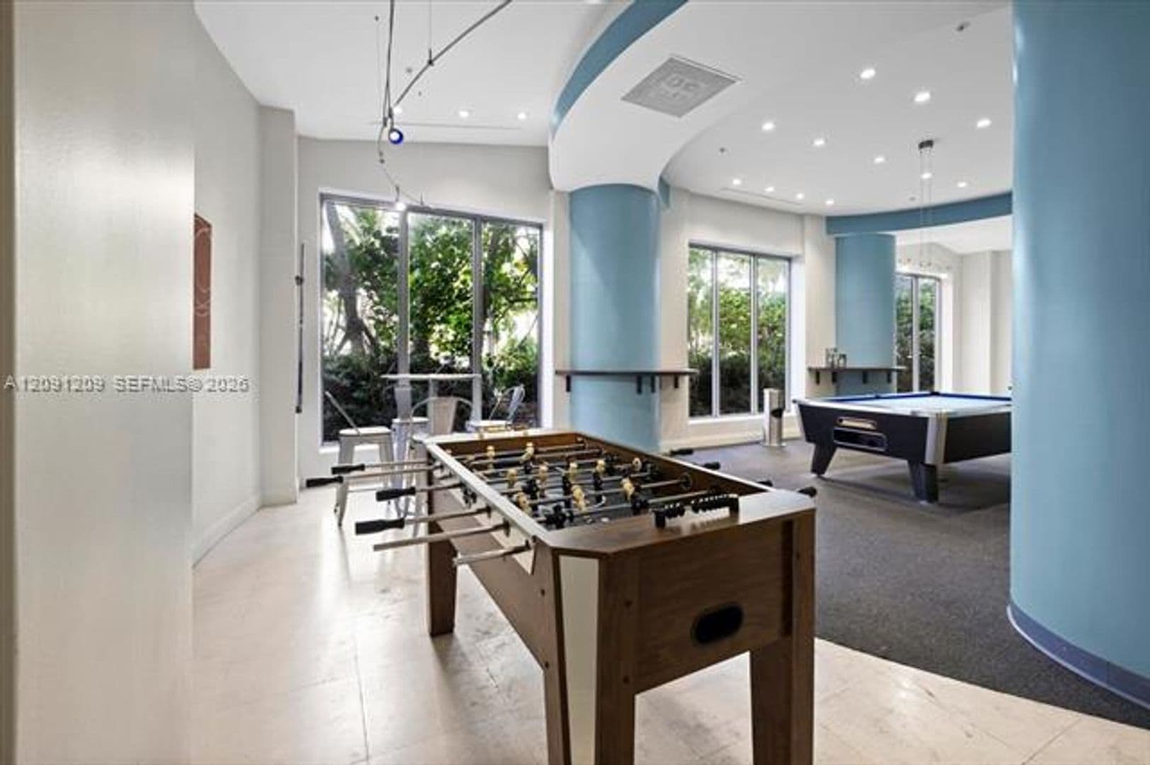 Hollywood Condo: 4001 S Ocean Dr cu-10R