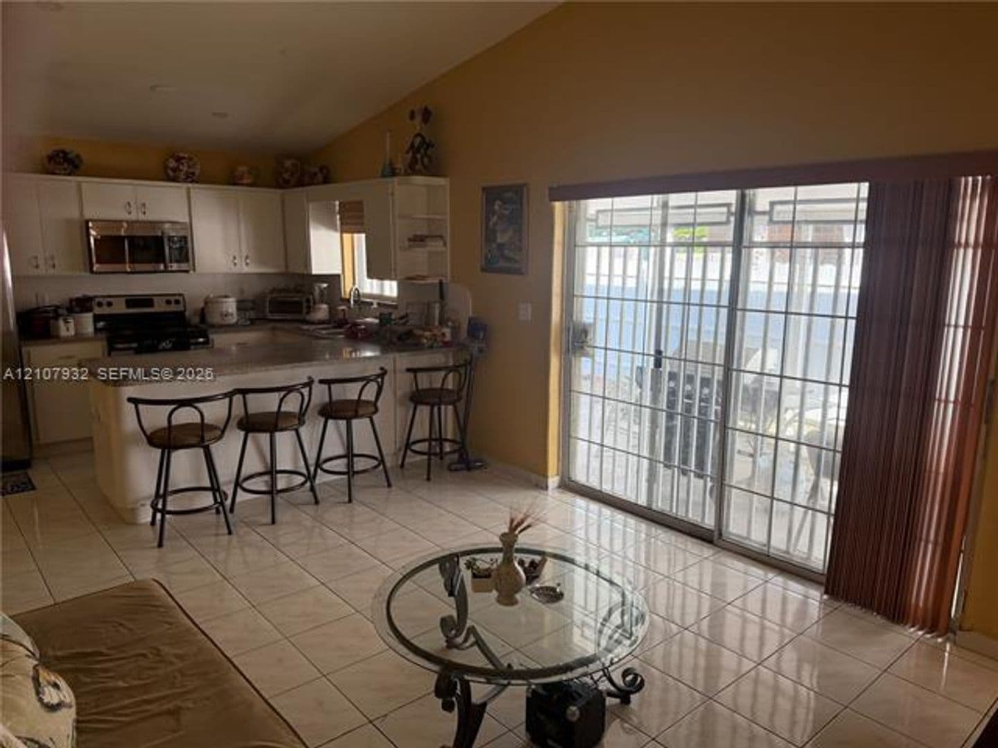 Hialeah House: 3293 W 77th Pl # 3293