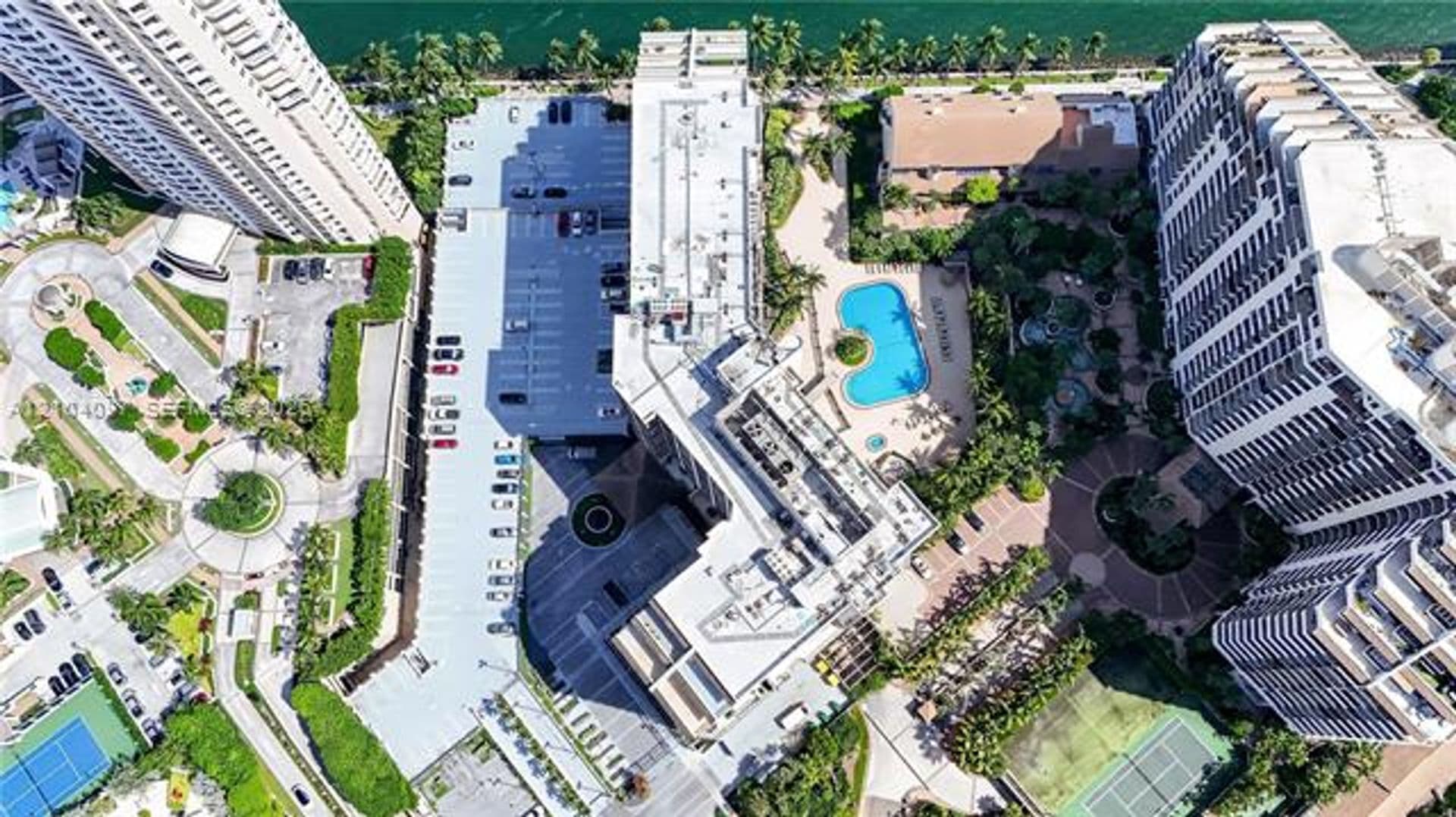 Miami Condo: 540 Brickell Key Dr cu-916