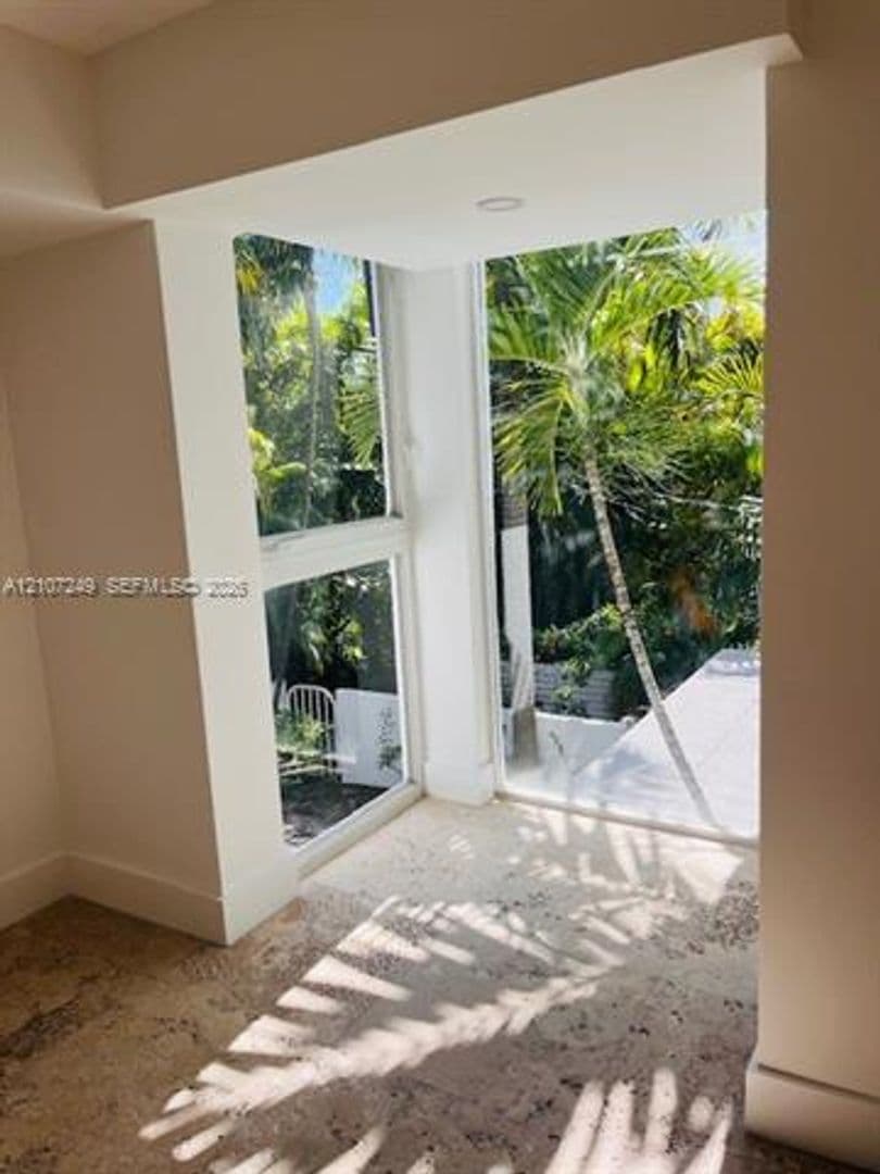 Key Biscayne House: 241 Harbor Dr # 241